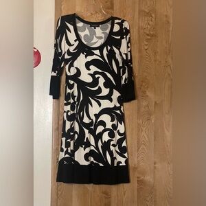 Karen Kane Black and White Patterned Dress. Sz M worn once, soft stretch fabric